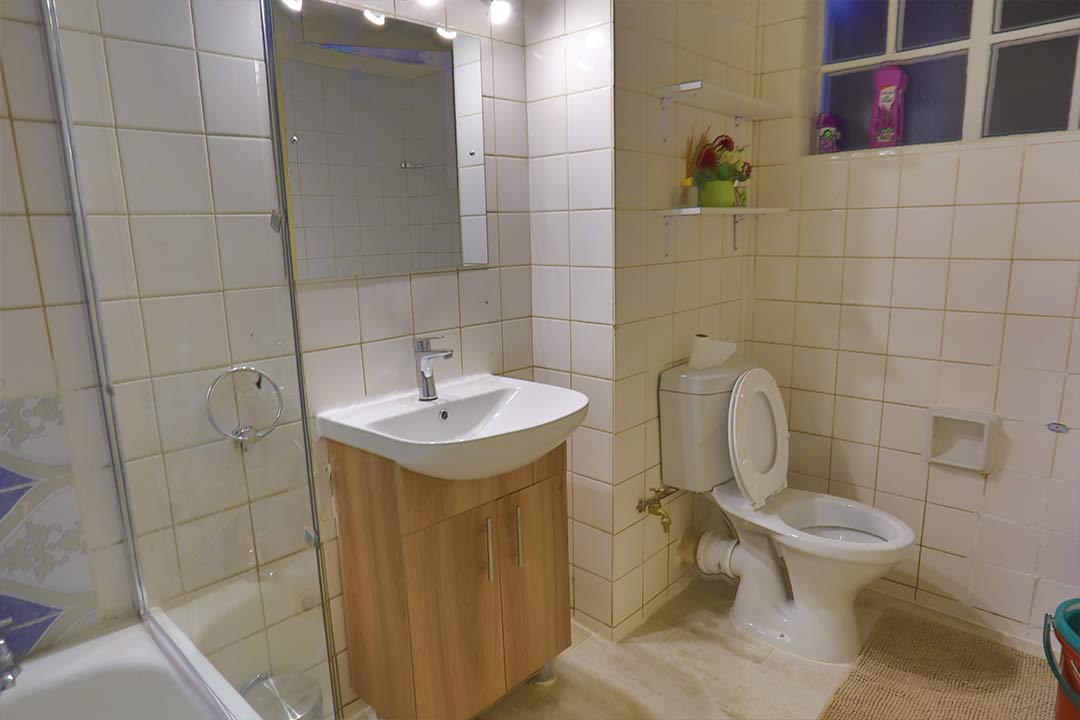 Bnb-Bathroom